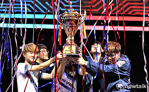 《英雄聯盟》王者再臨  閃電狼直落三奪冠