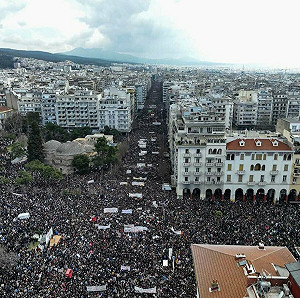 （影）希臘暴亂 ! 32萬示威群眾抗議、罷工 批政府隱瞞列車57死真相