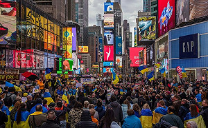 (影) 支持烏克蘭浪潮! 超過25萬人反對川普訪英 加拿大下架美國產品