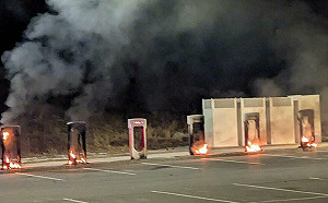 德州特斯拉銷售中心發現爆炸裝置! 馬斯克怒罵恐怖主義 川普 : 這要關20年