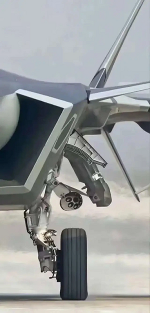 中國將領首次回應六代機研發! 網友熱議航空火箭彈應用