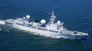 剛出港就被盯上! 日本航母遭中國815A偵察艦近距離監視  軍演計劃被迫調整
