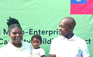 史瓦帝尼寶寶｢Taiwan｣1歲了！與媽媽錄影感謝台人援助：我愛台灣