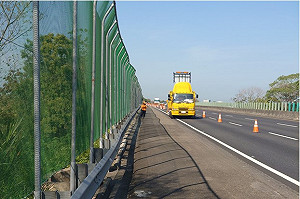 用路人注意!紫斑蝶每分鐘破250隻  國道林內路段開啟讓蝶道