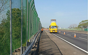 用路人注意！紫斑蝶每分鐘破250隻  國道林內路段開啟讓蝶道