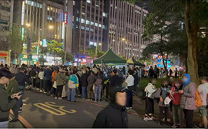 罷王鴻薇「太空連署站」人潮爆滿！溫朗東：業力引爆！鴻色薔薇在人民憤怒下枯萎