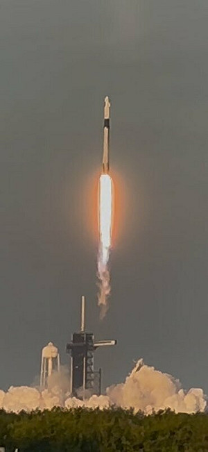 SpaceX火箭載人任務順利升空! 受困9個月的太空人快要能返家了