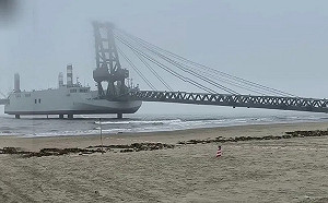 中國廣州造船廠新造登陸艦照片曝光!外媒:配備上岸橋為侵犯台灣
