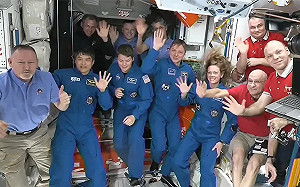 SpaceX乘龍號抵太空站！2滯留NASA太空人預計19日啟程回家