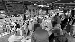 罷免羅明才團隊志工掃街被打頭!新店、雙和罷團聲明:暴力零容忍