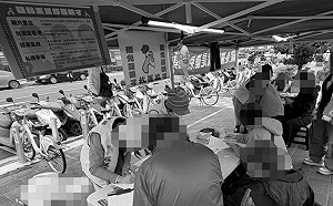 罷免羅明才團隊志工掃街被打頭！新店、雙和罷團聲明：暴力零容忍