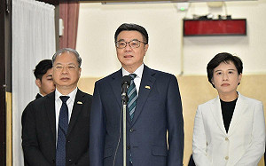 反問朱立倫累了嗎？卓揆：2公投如同在黑暗的房間找兩隻不存在的黑貓