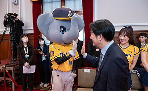 如數家珍！「獅迷」賴清德接見中信兄弟 熱情互動問候