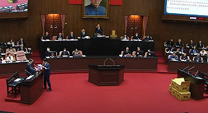 監察院有衛生紙了! 謝龍介質詢轉送台南災民五箱愛心