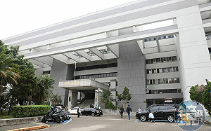 涉洗錢集團內鬼前警1200萬元交保 前警政監獄中重病纏身