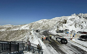 週末賞雪去！合歡山積雪未融「上山須掛雪鍊」