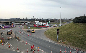 倫敦希斯羅機場提早恢復運作 旅客怨應變措施不足