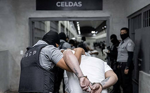 川普驅逐委內瑞拉移民 親屬抗議：移民被騙至薩爾瓦多