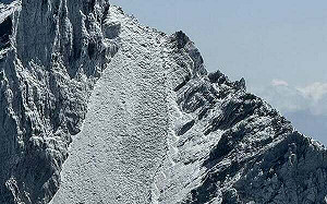 今年春天反常大雪！傳多起山難 專家：雪季登山「這三項」缺一不可