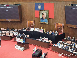 綠委再佔主席台杯葛  立法院會連兩度空轉