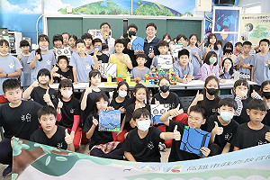 高雄兒童藝術節正式啟動 600位偏鄉學童創作巨型樂高拼圖