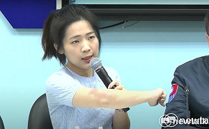 衰被柯建銘拐杖打傷 徐巧芯：他真正目標是韓國瑜