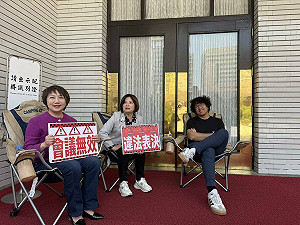 民進黨團於議場排班  力阻週五確認「違法會議」議事錄