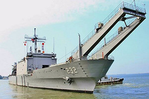 快訊》 我國軍艦與中國漁船擦撞! 海巡到場蒐證