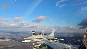 (影) 烏空軍首度展示F-16作戰影片! 飛行員談任務 3機同框畫面超壯觀