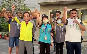 國民黨五甲龍成宮政策說明會 綠營、民團「意見表達區」訴求不滿 