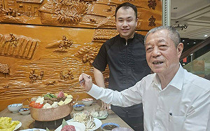 屏東政壇名人周典論加持 私房原生番茄湯變身爆紅「議長鍋」 