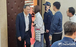 民進黨團貼封條佔領立法院 藍委偷看諷「肖耶」