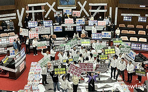(影) 「罷」字遭國民黨踩爛 民進黨團唱名藍委直言：怕罷免 