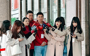 找戰犯? 翁曉玲爆藍議員沒幫「罷憶」收件  李孝亮回應了