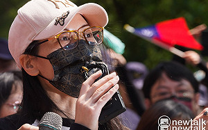 祭百萬懸賞令「徵八炯、閩南狼犯罪證據」 亞亞笑了：感謝「祖國媽媽」為她們撐腰