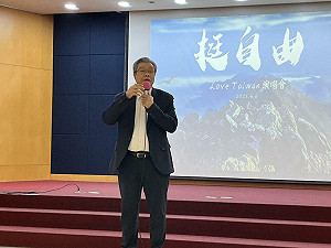 (影) 藝人赴中發展因在台沒題材?楊烈斥:講什麼屁話、違背本性會自在嗎?