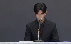 曾不承認與金賽綸往事 金秀賢淚訴：總是捨棄真實的自己