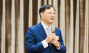 推動中山大學校友總會創新發展  黃烱輝引領產業轉型與社會責任