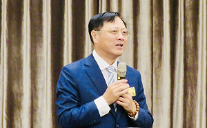 推動中山大學校友總會創新發展  黃烱輝引領產業轉型與社會責任