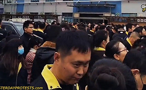 (影) 「全球銷量第一電動車」吞45.82億賠償金! 比亞迪無錫、成都廠爆罷工抗議 