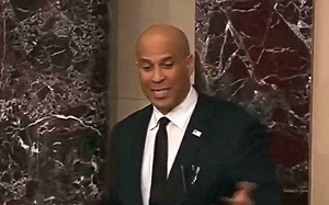 (影) 創美史最長filibuster紀錄! 布克在參議院演講25小時5分 抗議川普施政