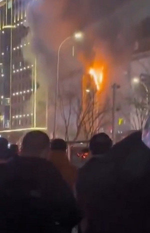 (影) 物業欺人太甚 業主裝一滿車雷管炸藥引爆! 青島官員家爆炸 人被炸飛半空中