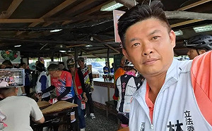 「我委員助理啦」民眾黨立委林憶君服務處主任違停嗆警：打給局長