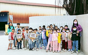 高雄首條環校通學步道啟用  文山國小實踐小公民路權正義