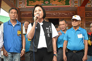 大陳傳統美食園遊會登場  柯志恩現身旗津蔣公感恩堂拉票 