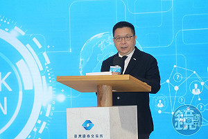 證交所老董出面喊話穩軍心 台股不甩重挫逾2千點