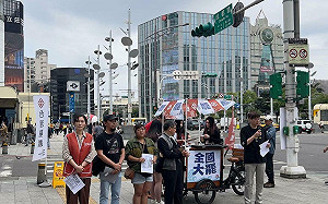 力抗親中勢力！基進「大罷免行動三輪車」拚巷戰 全台連署書巡迴收件