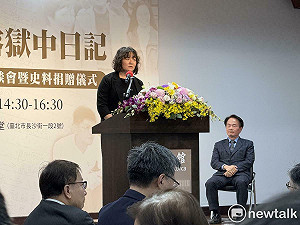 鄭南榕史料捐贈「心痛般捨不得」 鄭竹梅落淚:這是必須要走的階段