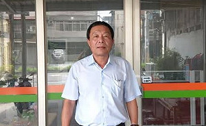 送花力挺黃明太  藍營前高雄議員：民進黨高市議會最後良心  