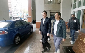 林右昌突現身桃議會談罷免？ 綠黨團否認：聽取地方需求